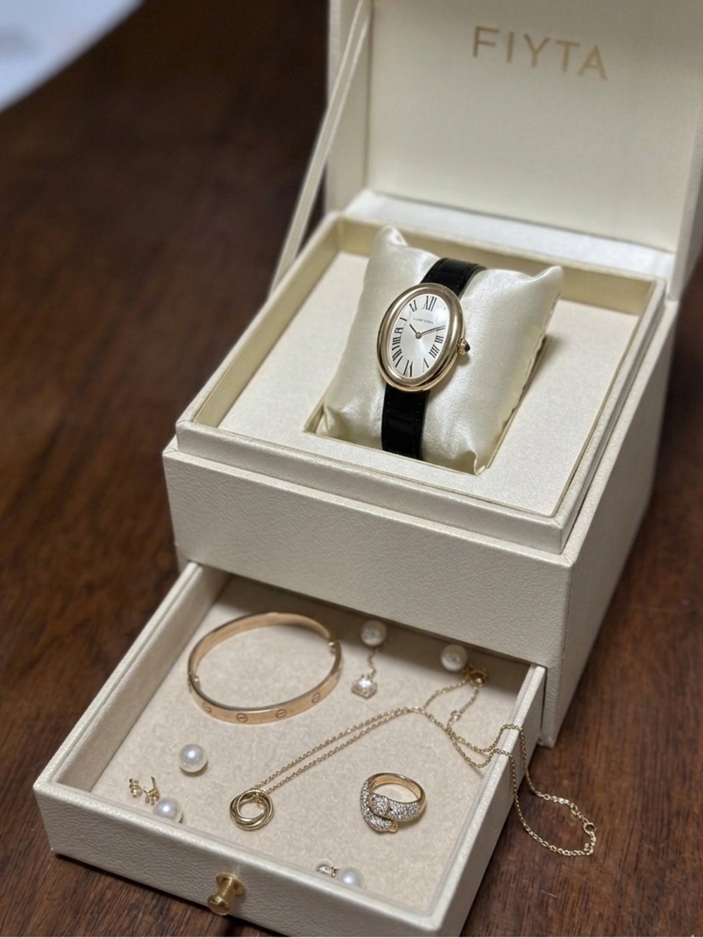 FIYTA Cream Jewelry/Watch Box with Gold Pull